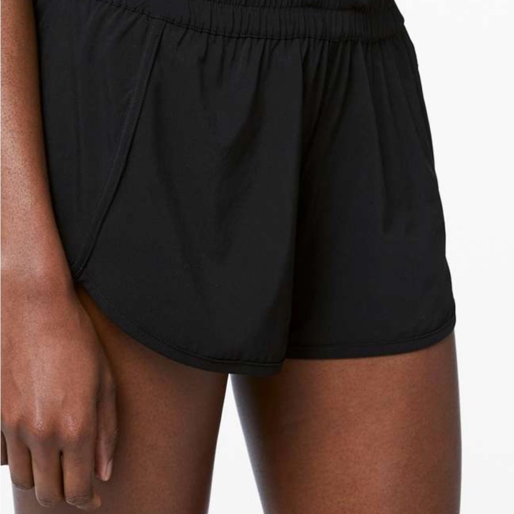 Lululemon Tracker Short V *4"
Black Size 10